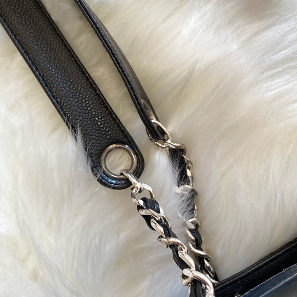 Authentic vintage Chanel caviar CC logo chain shoulder bag - Picture 8 of 16